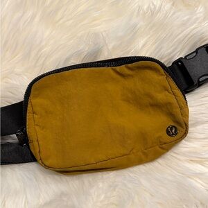 Lululemon Everywhere Belt Bag 1L Gold Spice